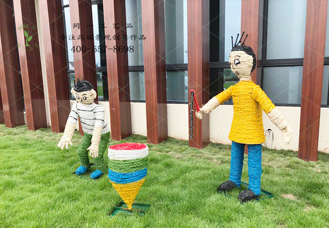 稻草工藝品童趣打陀螺造型案例