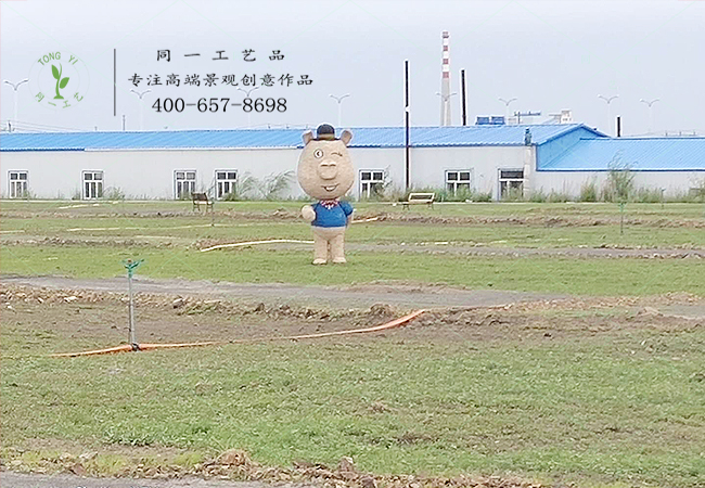 稻草工藝品卡通豬造型案例圖