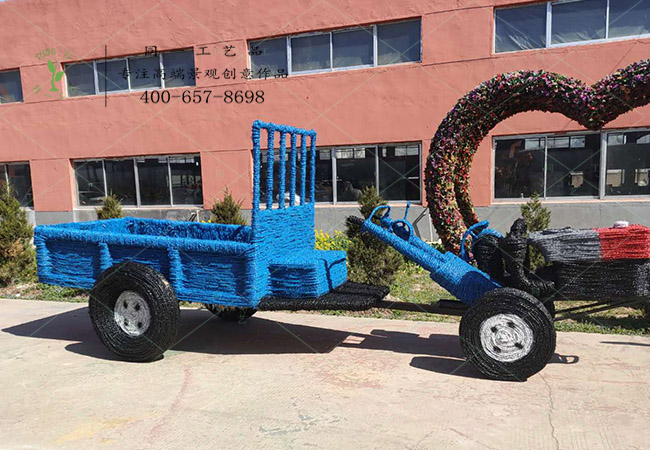 稻草工藝品拖拉機(jī)造型